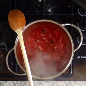 The simplest tomatoes sauce